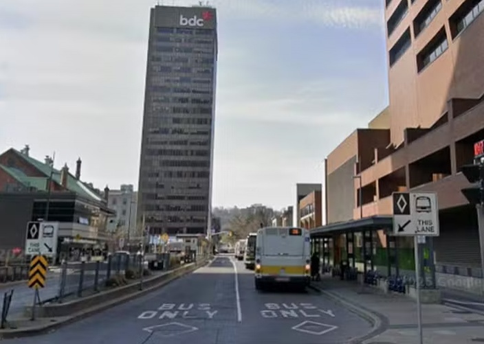 Ladrão do bem? Homem rouba ônibus, continua pegando passageiros em segurança e é elogiado até pela polícia