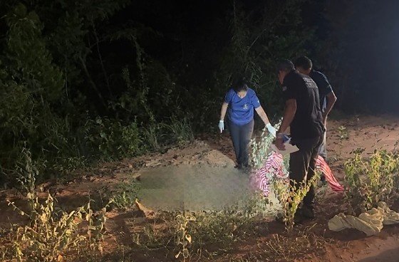 Sitiante encontra corpo de homem enrolado em lençol na estrada em MT