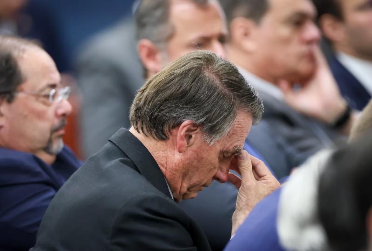 Supremo forma maioria para manter prisão de Bolsonaro