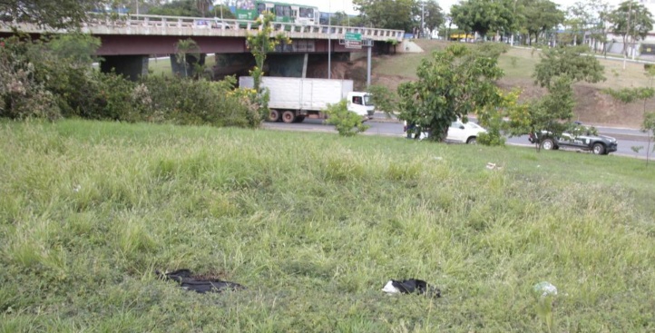 Mulher dá à luz e tenta abandonar recém-nascido em local frequentado por usuários de drogas