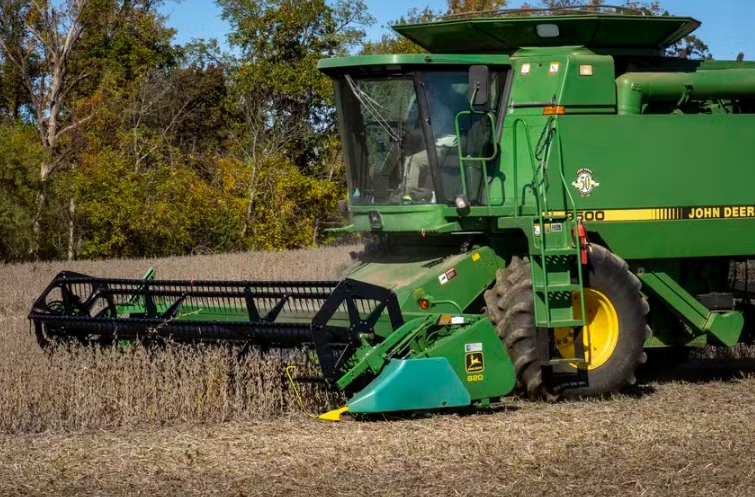 Ações da Deere&Co caem mais de 5% após divulgação de resultado trimestral