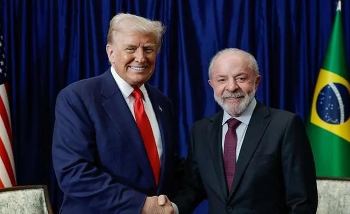 Em ligação com Trump, Lula pede nova redução de tarifas e apoio para combater o crime
