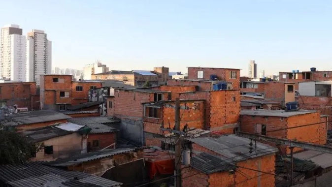 8 em cada 10 brasileiros acreditam que economia do país é pensada para favorecer ricos