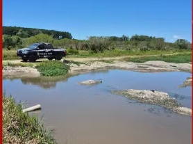 Filho morre afogado após ser empurrado em açude pelo pai por defender mãe de agressões em Guaíba