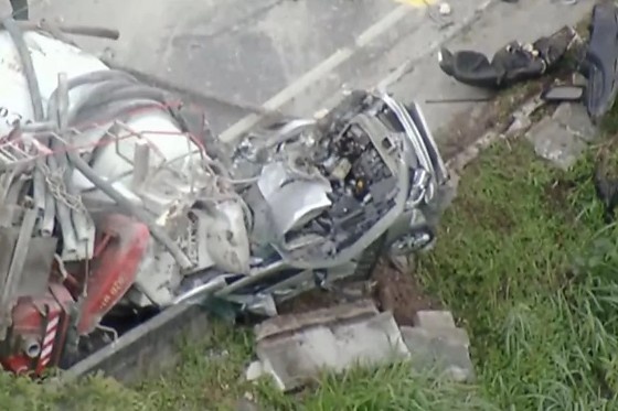 Acidente com carro e betoneira deixa mortos e feridos