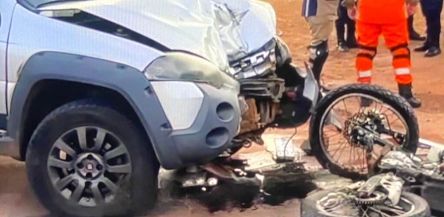 Mulher morre em colisão entre Fiat Strada e moto no Jardim Primaveras