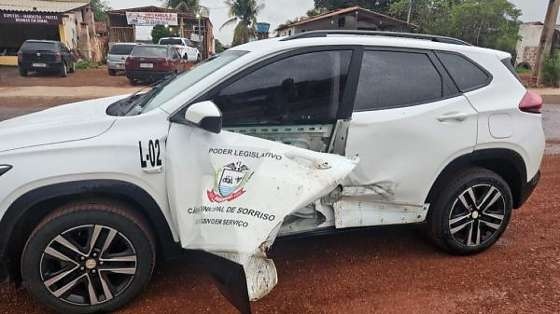 Carro com vereadores de Sorriso é atingido por carreta na BR-163