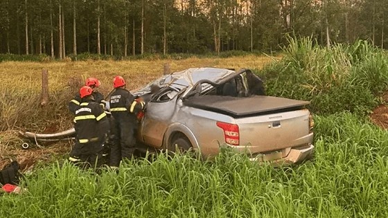 Homem de 53 anos fica ferido após capotamento na MT-249