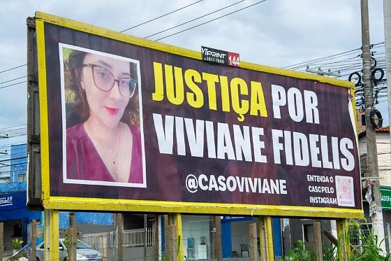 Família de advogada encontrada morta em apartamento espalha outdoors por Cuiabá e pede justiça