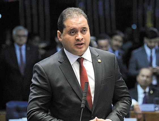 Operação da PF sobre o INSS prende nº 2 da Previdência e mira senador do PDT