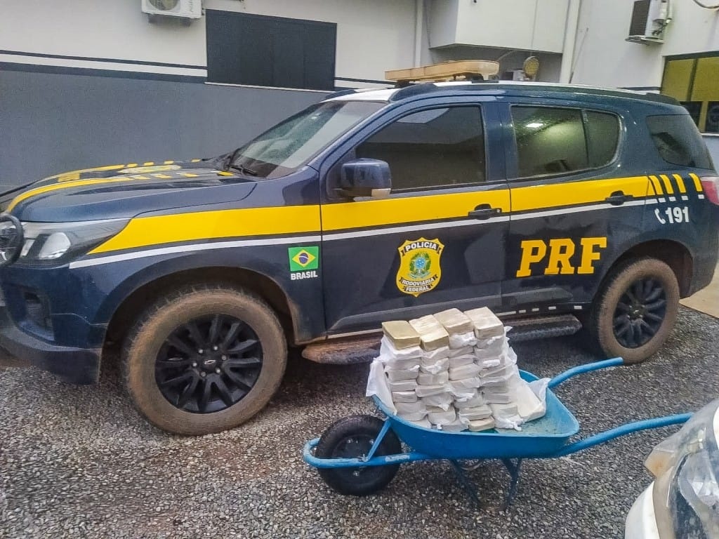 PRF apreende 40 kg de cocaína escondidos em caminhão na BR-163 em Sorriso