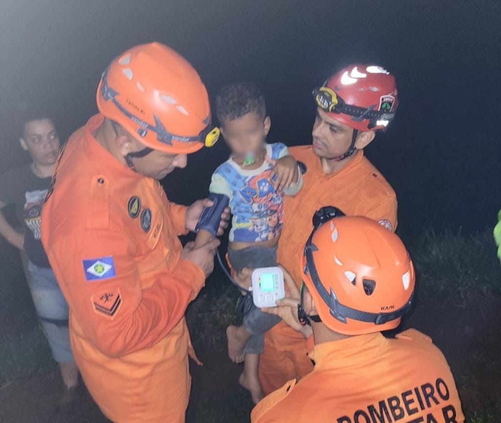 Cães farejadores auxiliam Bombeiros no resgate de criança de 4 anos em Juína