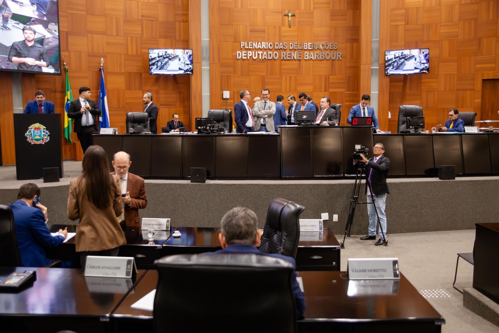 Após confirmar empenho de emendas impositivas, deputados aprovam LOA/2026