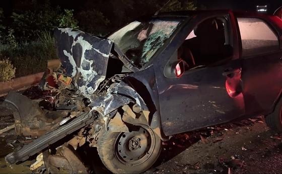 Motorista faz zigue-zague, bate de frente com pick-up e morre