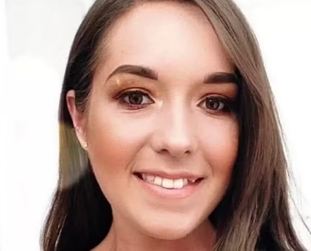 Professora que engravidou de aluno adolescente é proibida para sempre de dar aula: 'predadora sexual'
