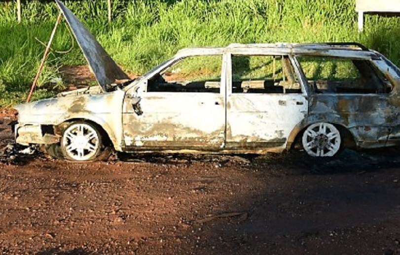 Carro de funerária pega fogo na BR-163 durante transporte de corpo