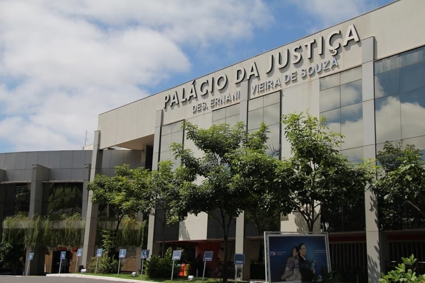 Servidores do Tribunal de Justiça de MT cobram reajuste e aprovam greve a partir do dia 21