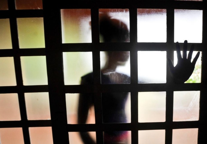 Jovem de 24 anos é agredida e estuprada por 4 homens dentro de casa em MT