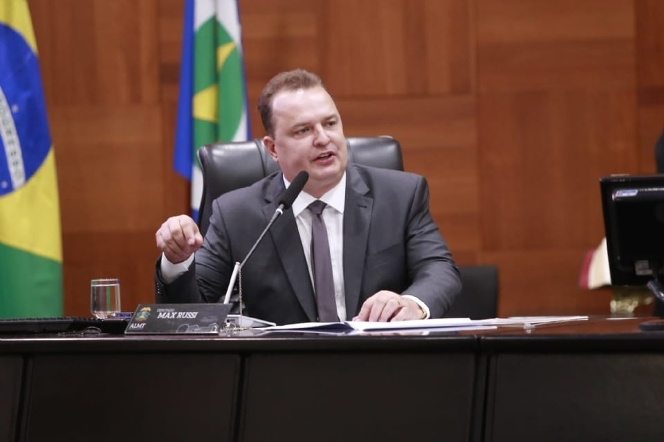 Max Russi diz que sai 'pela porta da frente' e que ex-governador assume o PSB organizado