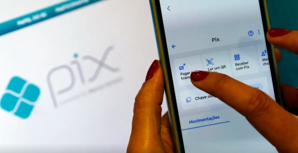 Receita Federal volta a negar taxação do Pix e alerta para golpes