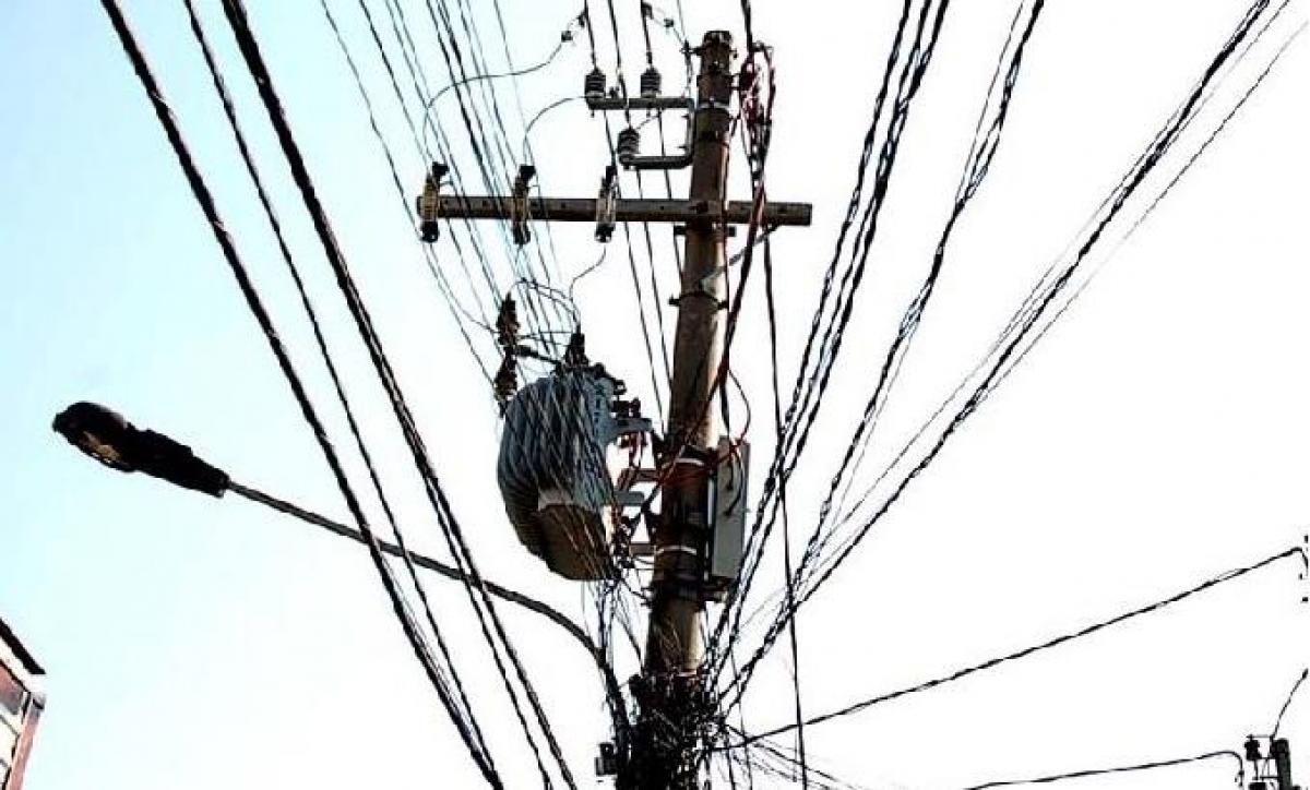 Retirada de cabos irregulares remove 400 km de fios de telecomunicações das ruas de MT