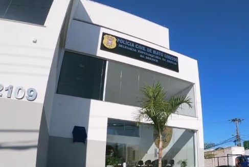 Maníaco que mostrou genitália à menor em shopping ejacula no cabelo de mulher em ônibus