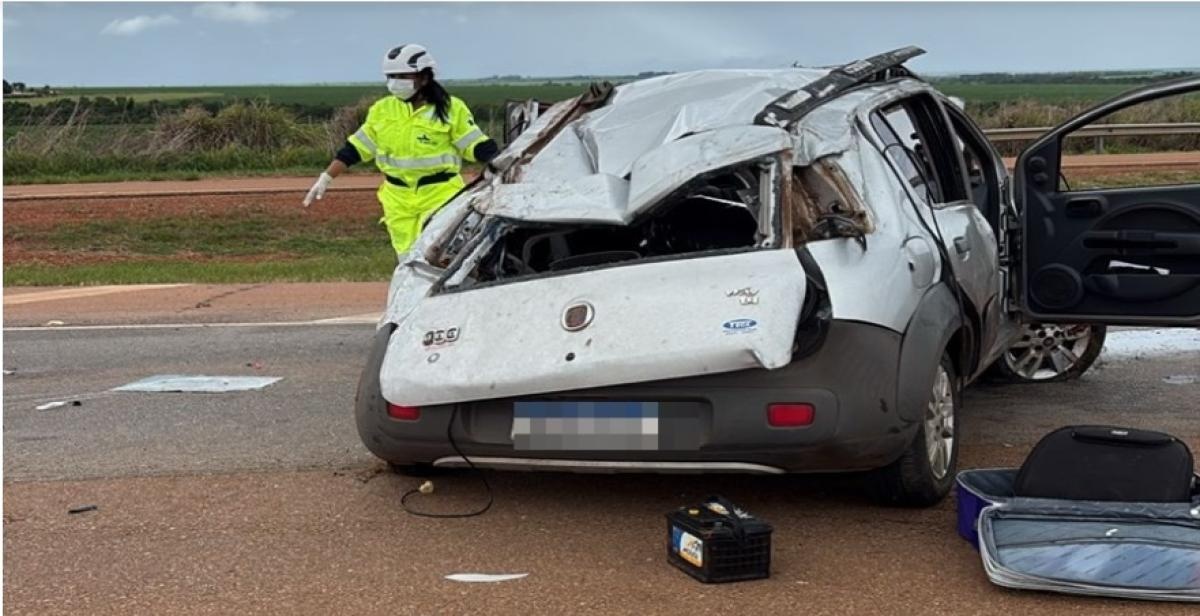 Uno capota e mata duas pessoas em rodovia federal de MT