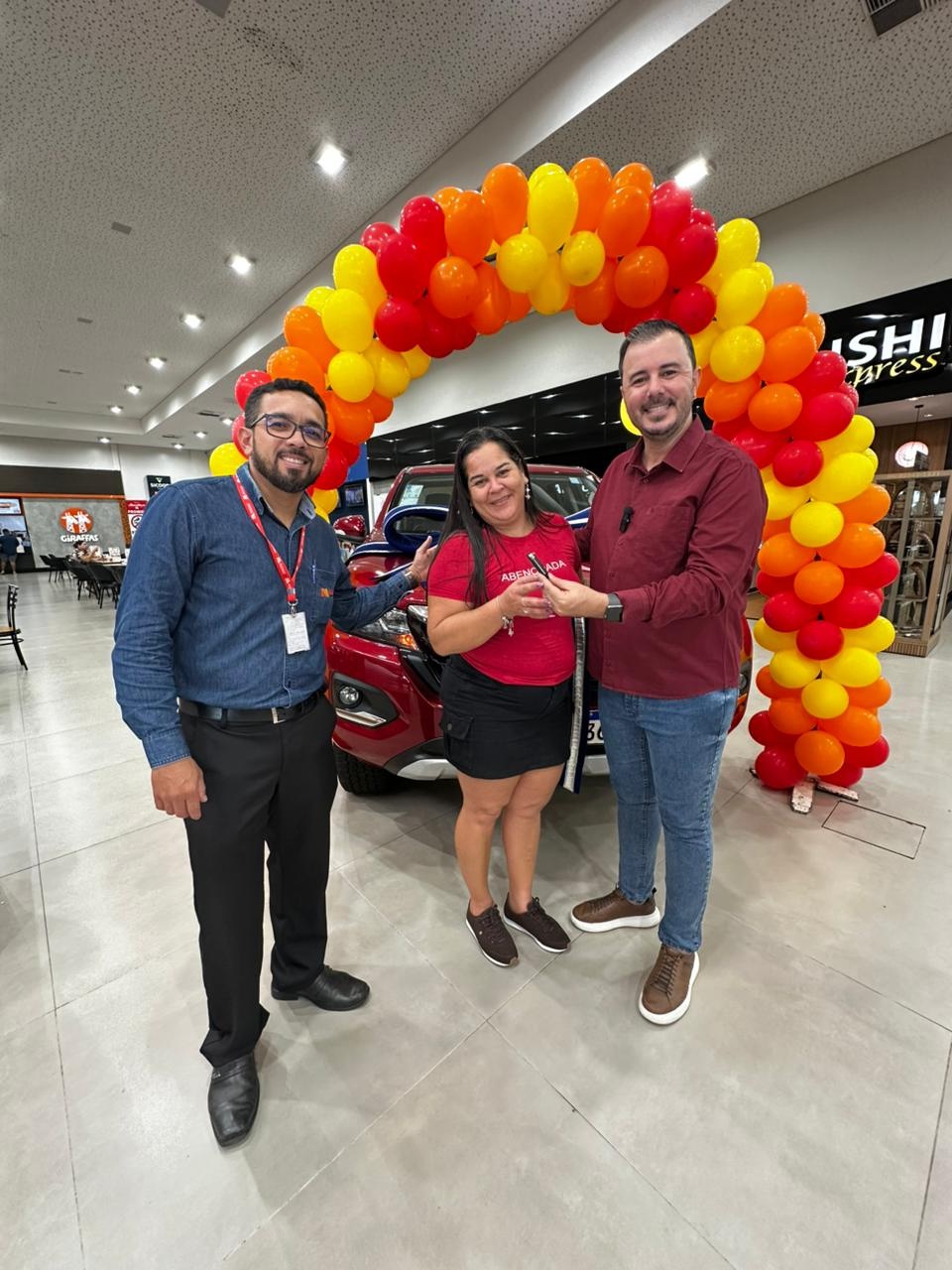 Grupo Machado entrega Fiat Titano zero km à ganhadora da Campanha Aniversário Prêmiado
