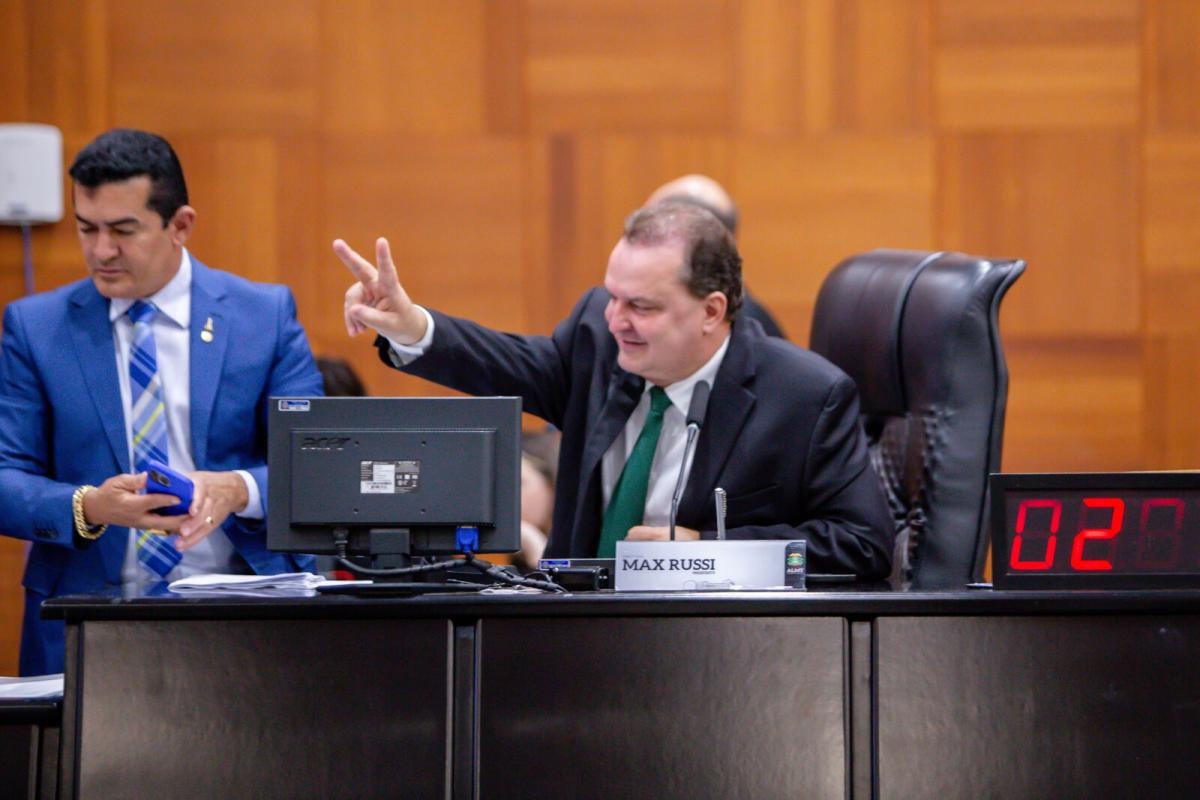 Max prega independência e lembra aprovação de RGA na AL