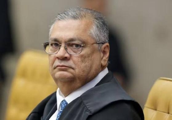Dino determina que Três Poderes suspendam verbas indenizatórias