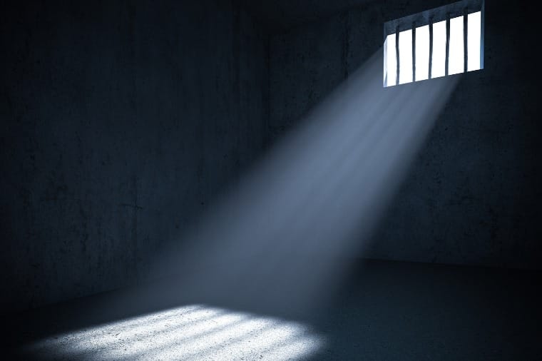 Maníaco é condenado a 108 anos de prisão por abusar de netas e sobrinhas menores de idade