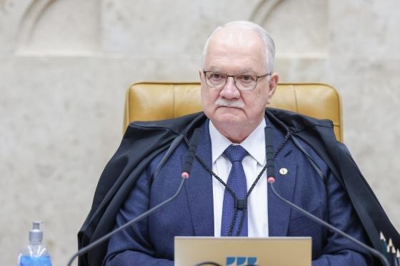 Fachin anuncia encerramento antecipado de sessão para diálogo entre ministros
