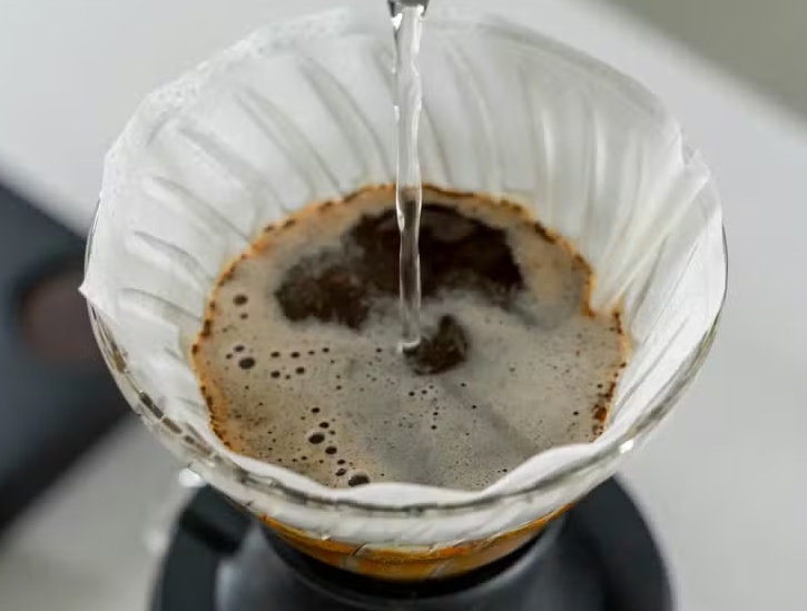 2 ou 3 copos de café por dia podem diminuir risco de demência, diz estudo