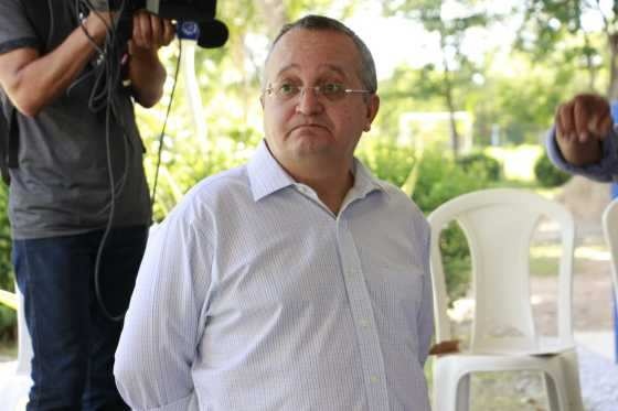 Taques tem 24 horas para remover ataques pagos contra Mauro