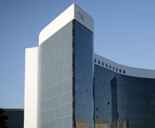 TSE avalia multa de R$ 30 mil por fake news com IA
