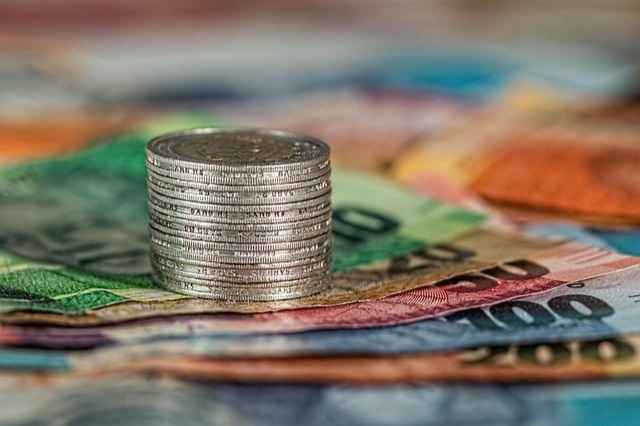 Banco é condenado por reter todo salário de cliente para quitar dívidas sem autorização em MT