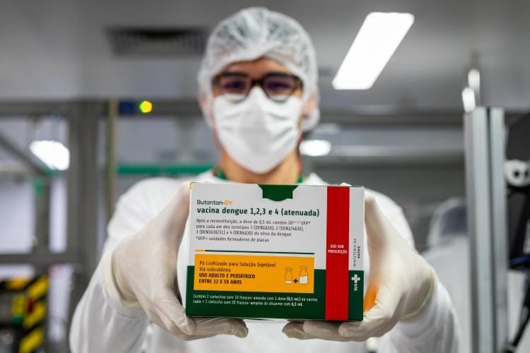 Mato Grosso recebe 10 mil doses da vacina nacional contra a dengue na próxima semana
