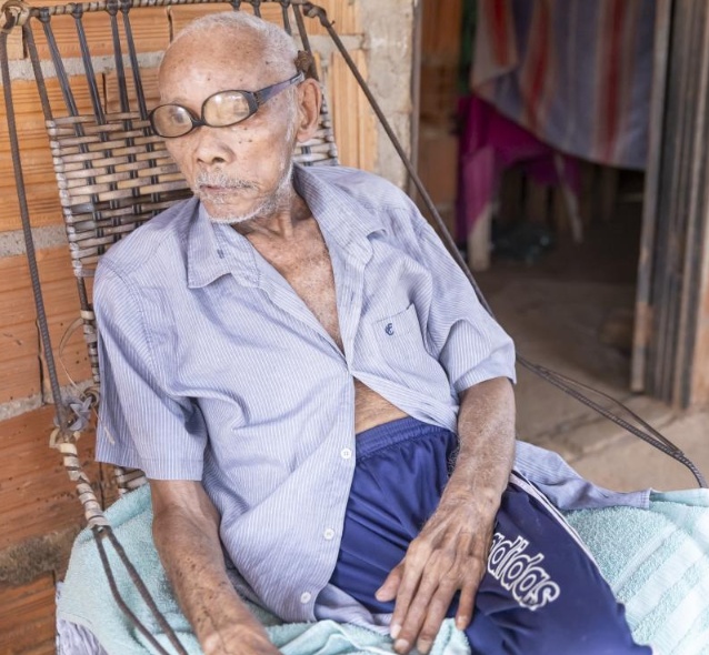 Aos 111 anos, idoso precisa provar que está vivo
