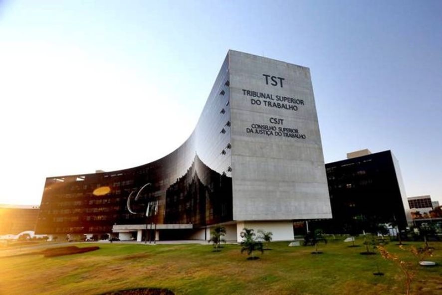 Juízes do Trabalho receberam R$ 1 bilhão acima do teto em 2025
