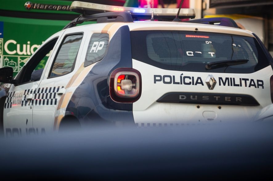Homem mostra pênis para criança na rua e apanha de pai da vítima