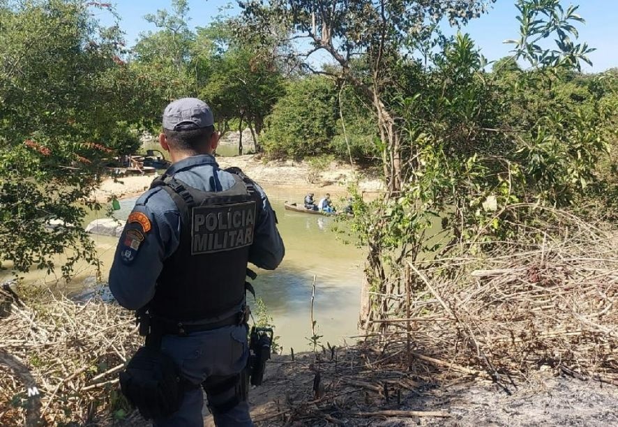 Grupo armado invade garimpo em MT, faz reféns e foge com ouro