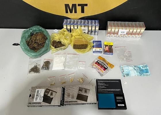 Casal é preso por vender drogas ao lado de escola e usar casa com filhos como boca de fumo
