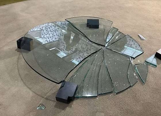 Homem morre em boate após cair sobre mesa de vidro em Rondonópolis