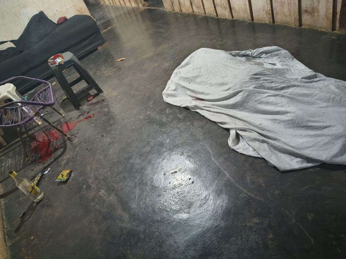 Mulher é morta em casa de MT; filhos sequestram e 'somem' com o suspeito
