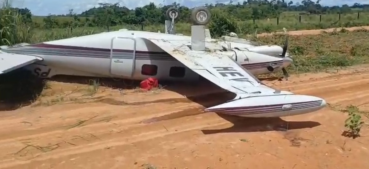 Avião bimotor com 4 pessoas cai no interior; táxi aéreo