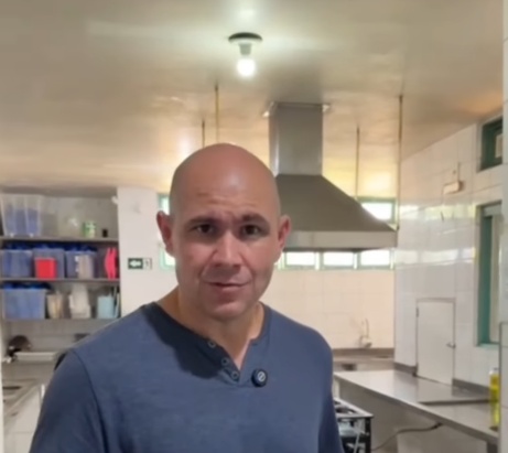 Abilio vai terceirizar merendeiras para pagar menos de um salário mínimo