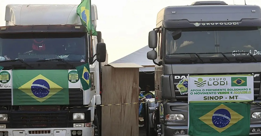Caminhoneiros alertam governo sobre greve nos próximos dias