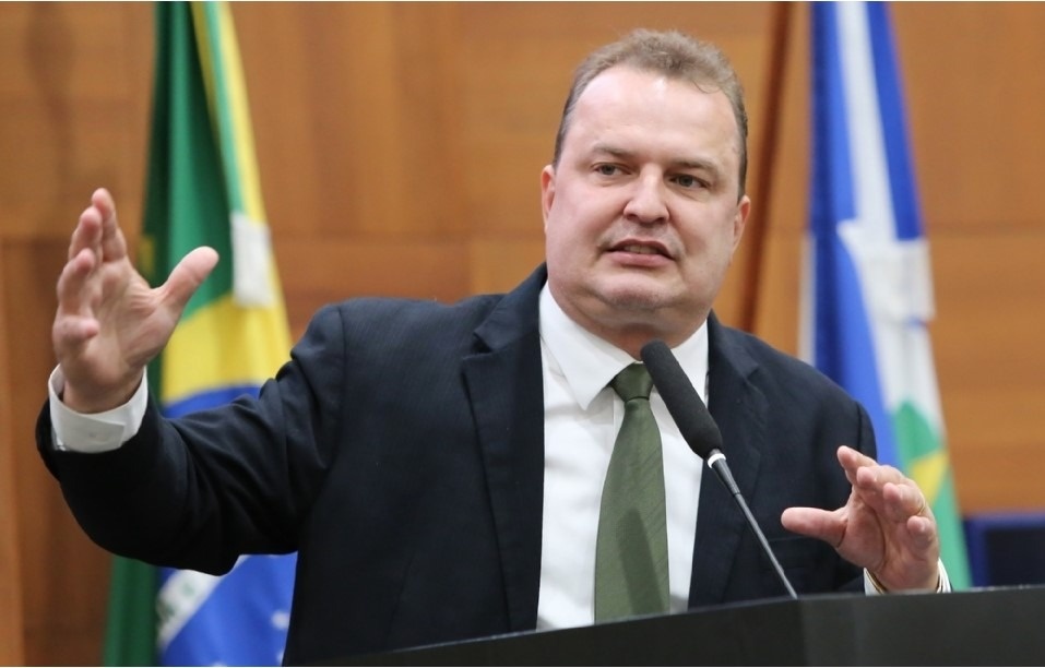 Max Russi diz que aumento no preço dos combustíveis no Brasil é injustificável