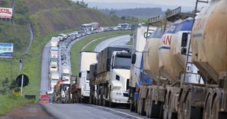 Governo lança ofensiva para evitar greve de caminhoneiros; veja ações e propostas
