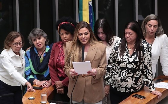 Câmara aprova até 40 anos de prisão para quem matar filho para atingir a mãe